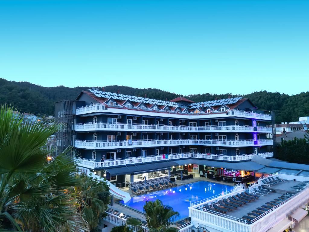 Mustis Royal Plaza Hotel — 7