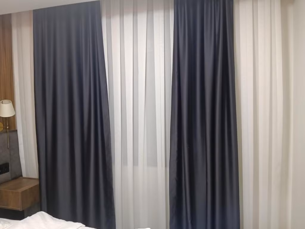 NO 33 SUIT OTEL — 4