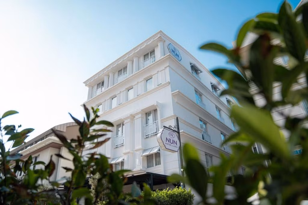 Nun Hotel Lara