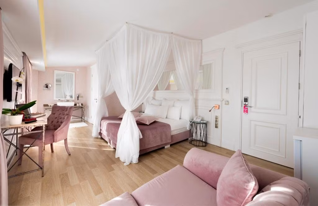 Nun Hotel Lara — 5
