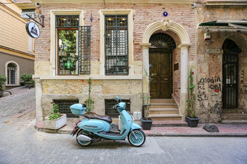 No 8 Galata — 8