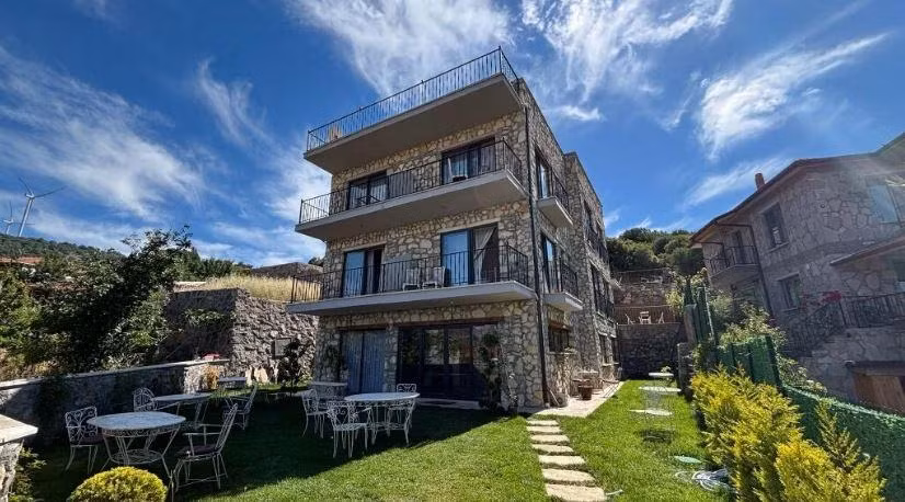 Nur Karen Taş Konak Dikili — 3