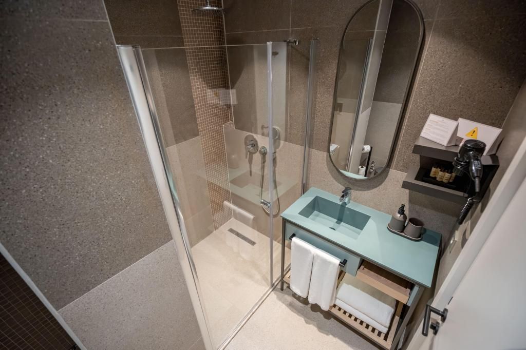 Oli Hotel  — 2