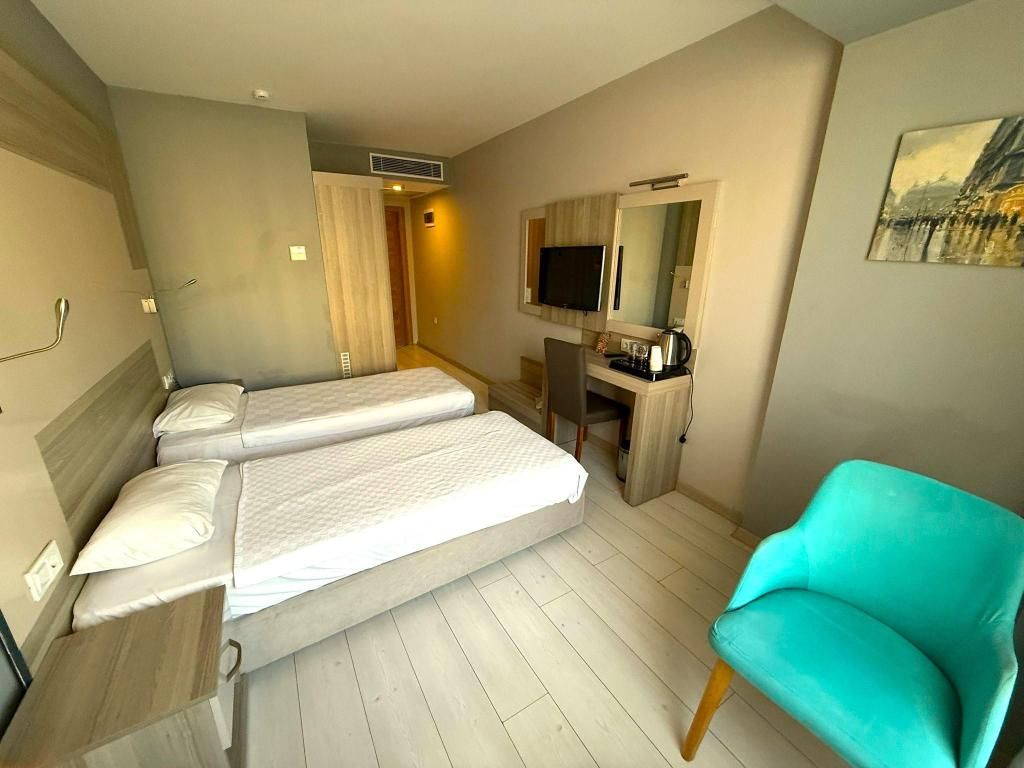 On Hotel — 8