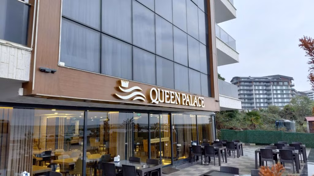 Queen Palace Hotel