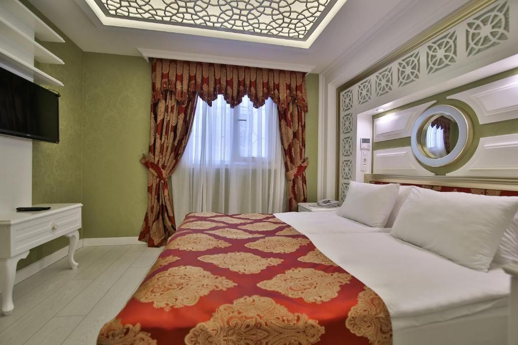 Queens Land Hotel — 2