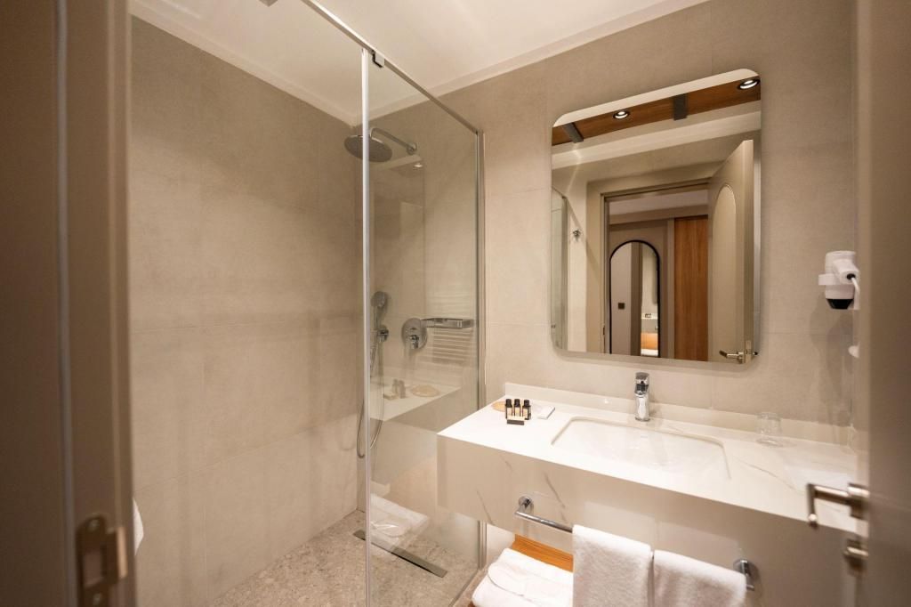 Reiwa Business Hotel — 8