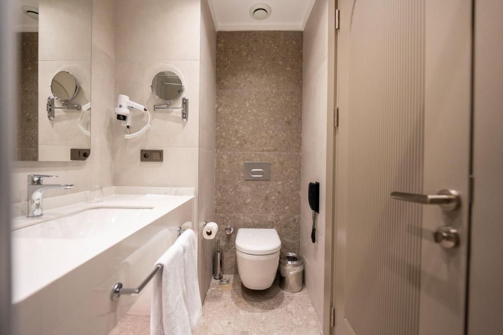 Reiwa Business Hotel — 9