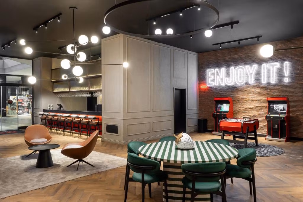 Radisson RED İzmir Point Bornova — 2