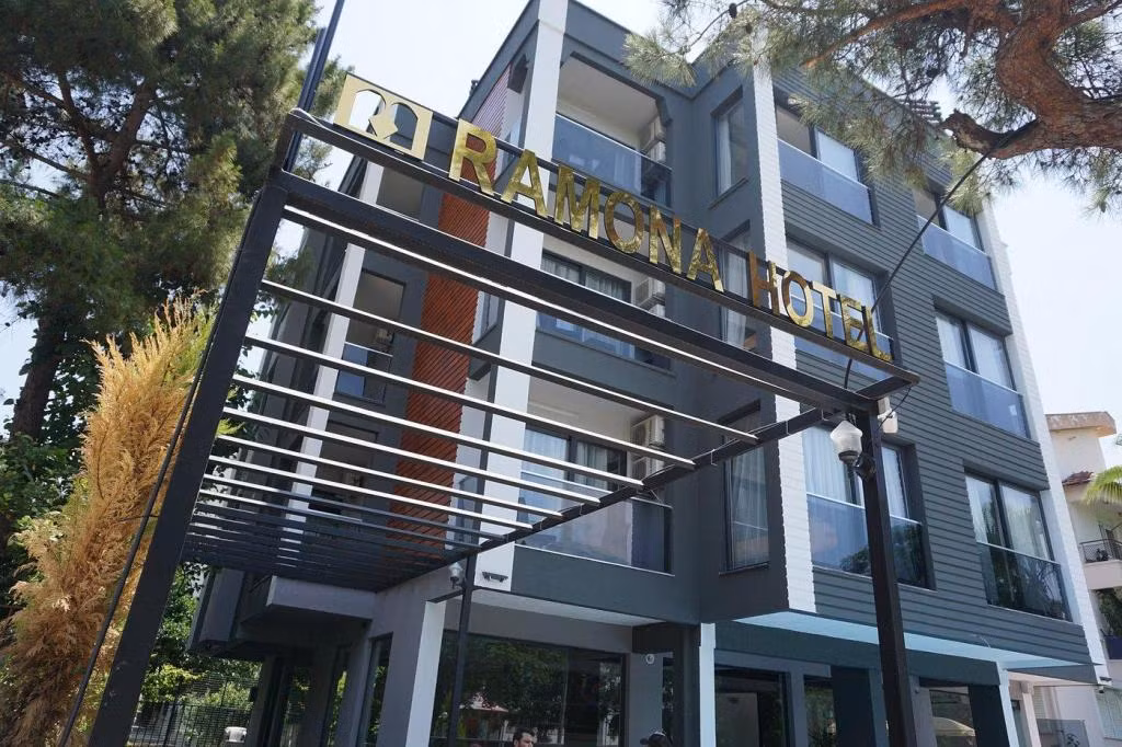 Ramona Lara  Hotel — 2
