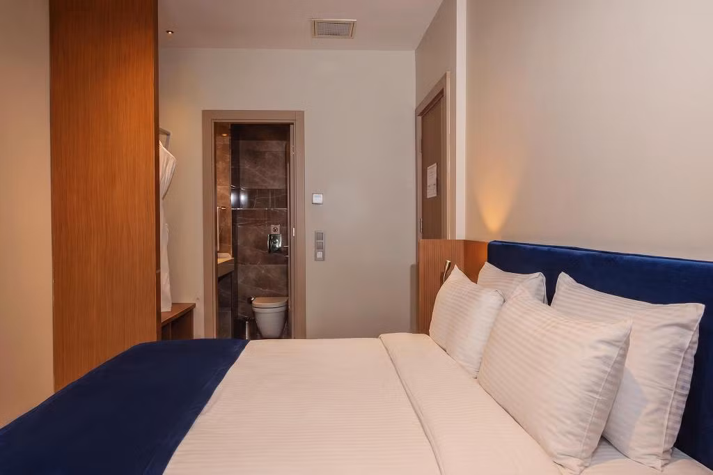 Redmont Hotel — 4