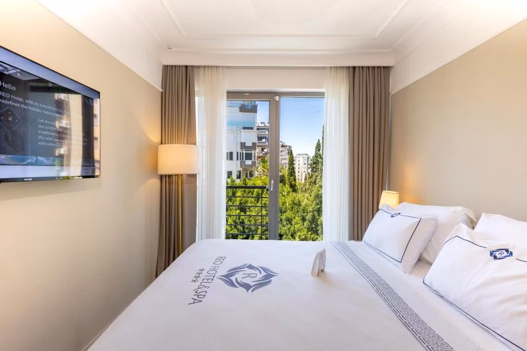 Reo Hotel — 9