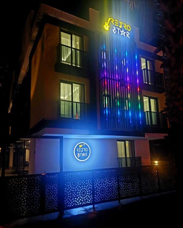 Retro Star Suites — 6