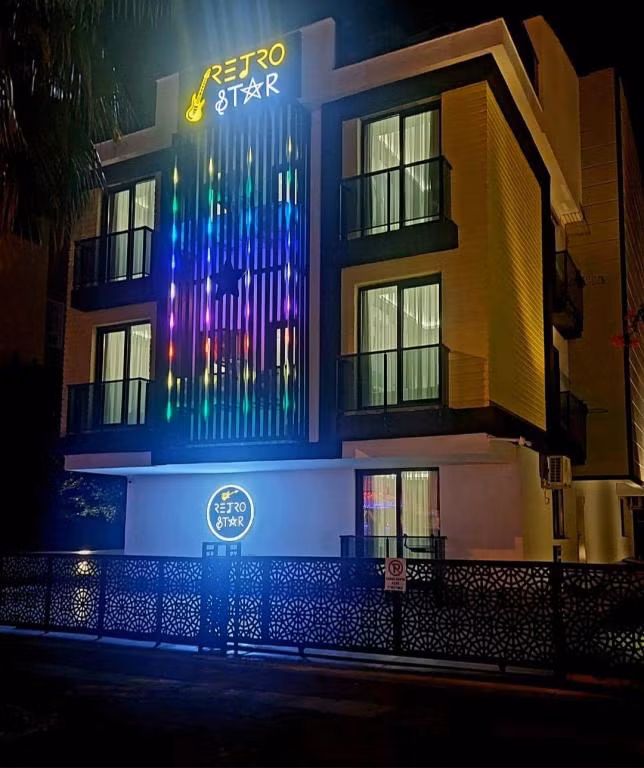 Retro Star Suites — 7
