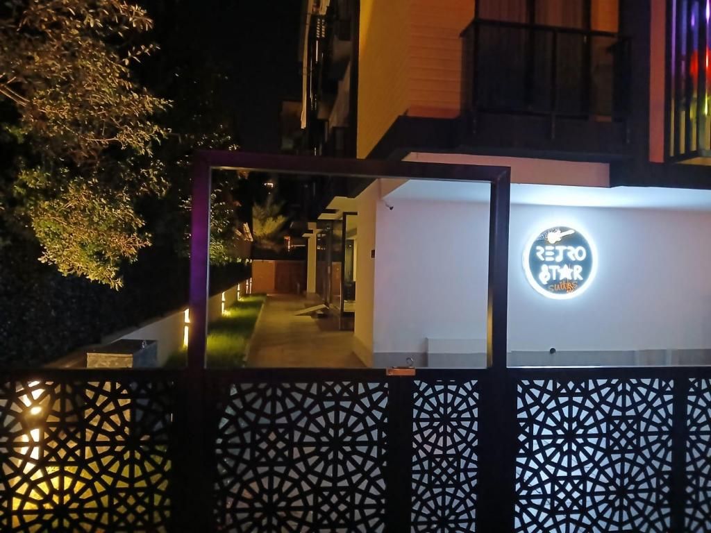 Retro Star Suites — 4