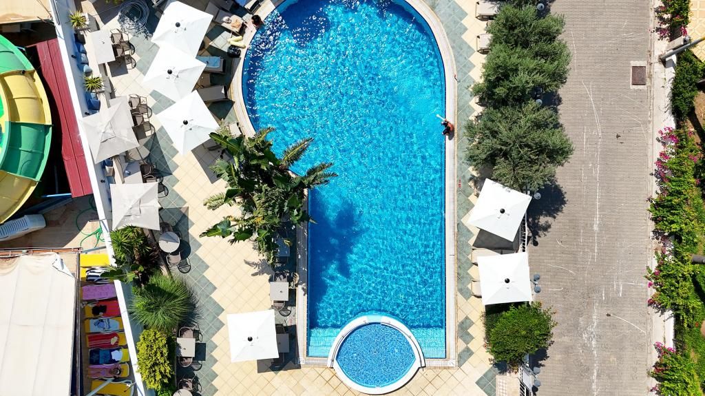 Romance Beach Hotel  — 8