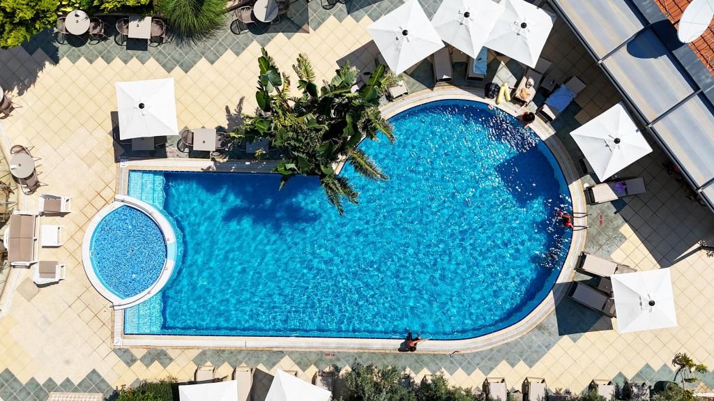 Romance Beach Hotel  — 9
