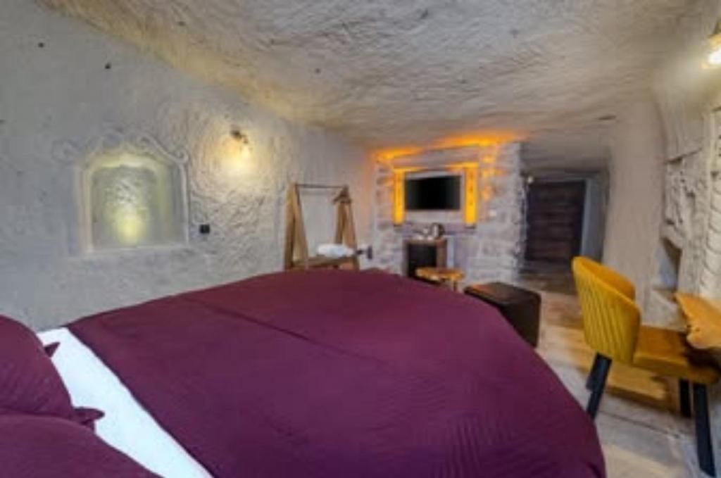 Rose Moon Cave — 10