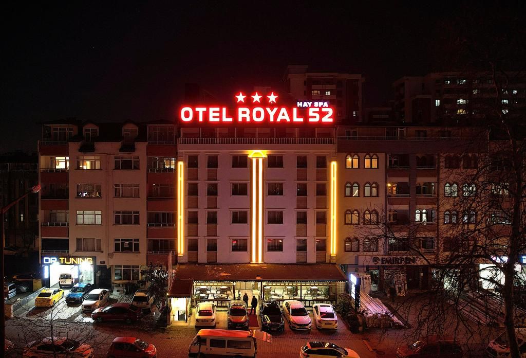Royal 52 — 2