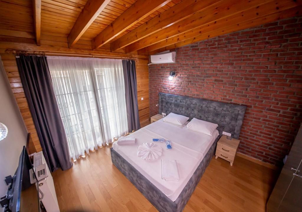 Royal Garden Suite and Hotel — 7