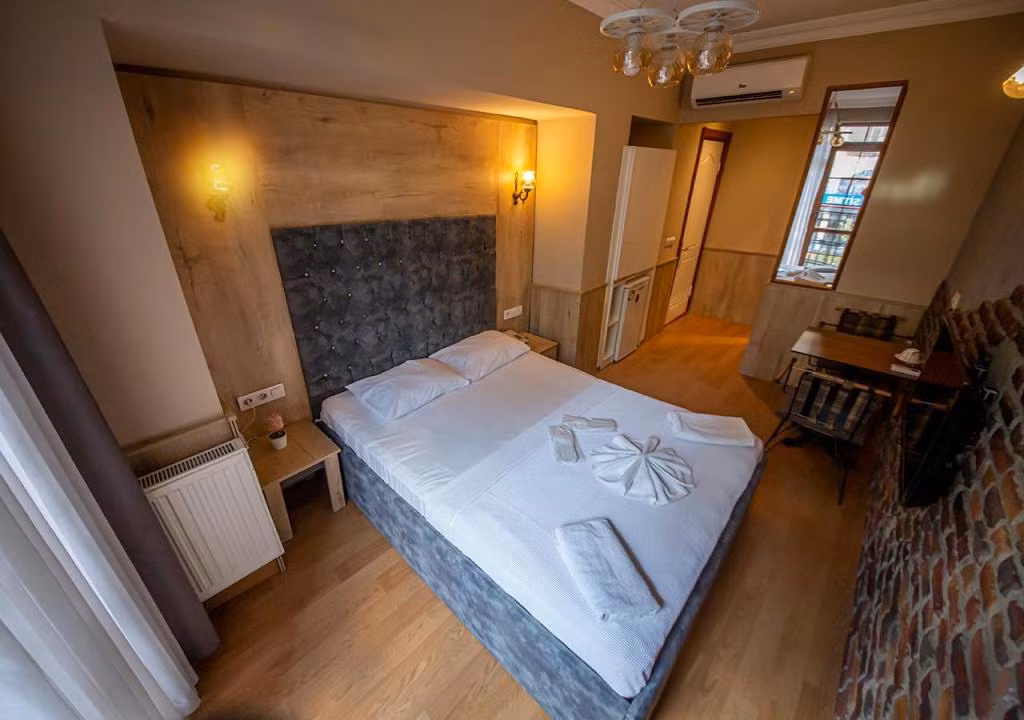 Royal Garden Suite and Hotel — 6