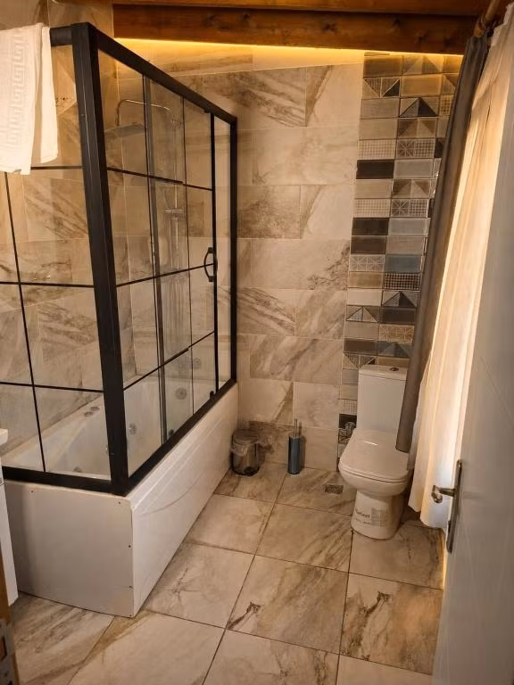 Royal Garden Suite and Hotel — 10