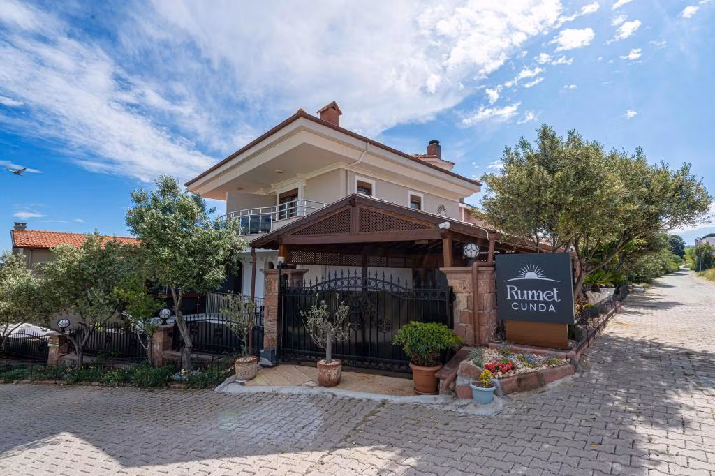 Rumet Cunda Otel — 2