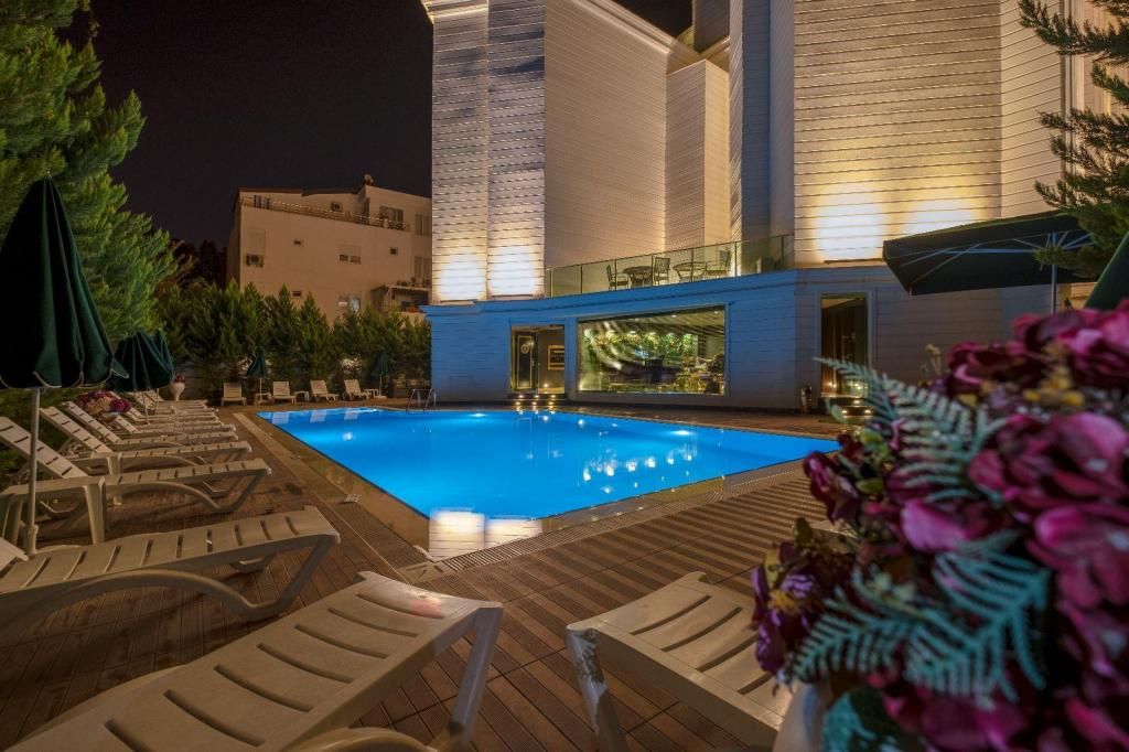 S White Hotel — 2