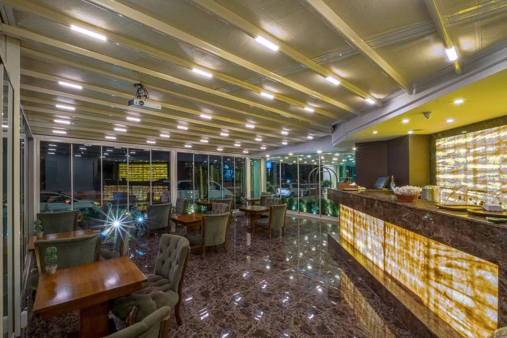 S White Hotel — 8