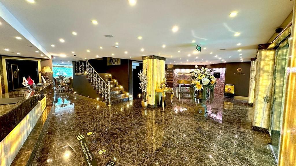 S White Hotel — 3