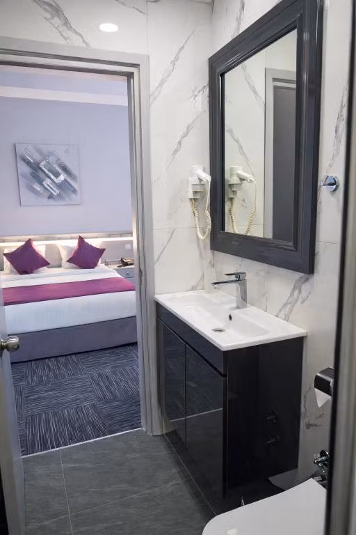 Sammys Hotel — 9