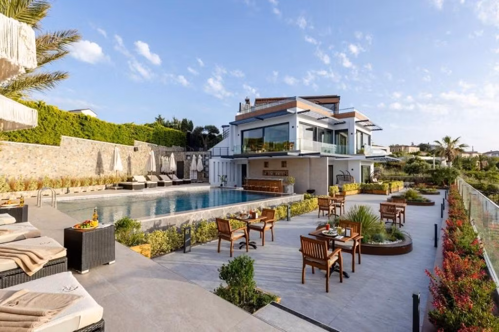 Sarezya Luxury Hotel