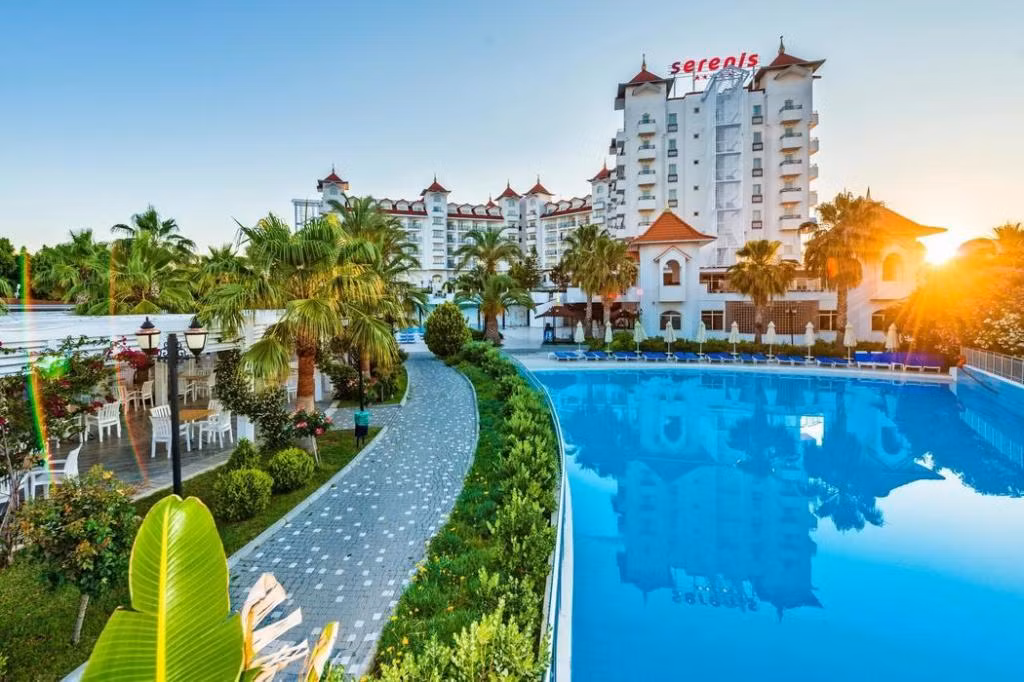 Serenis Hotel — 8