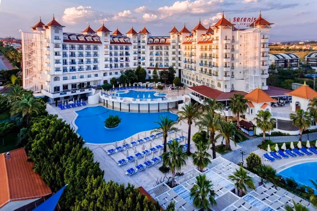 Serenis Hotel — 4