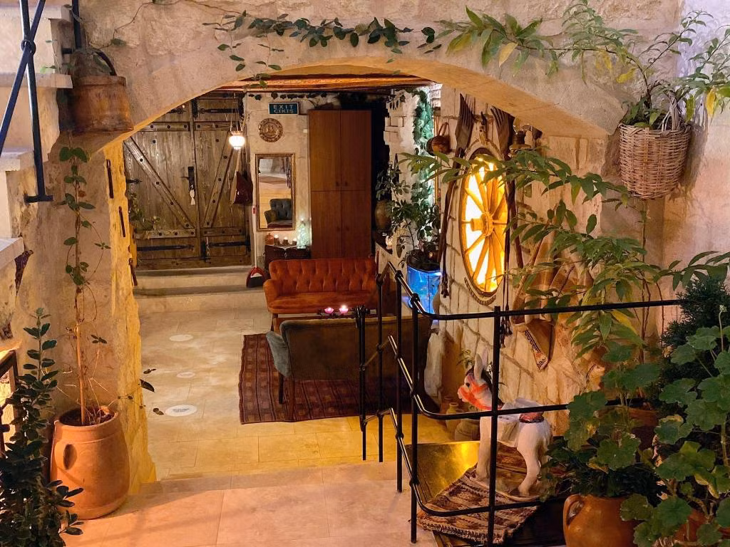 Shadow Cave House — 6