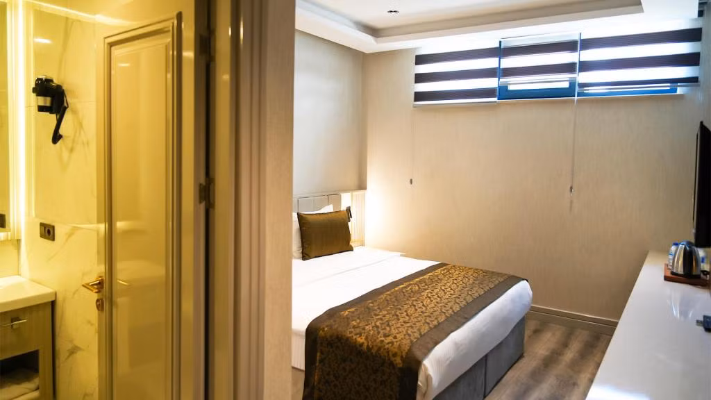 Sky Hill Hotel — 9