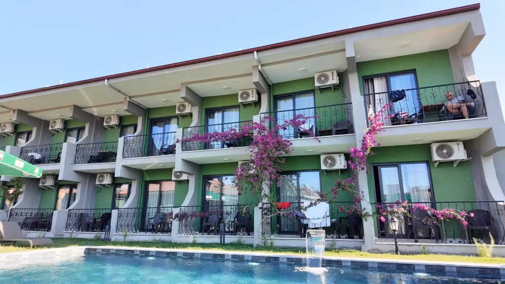 Smyrna Hotel — 4