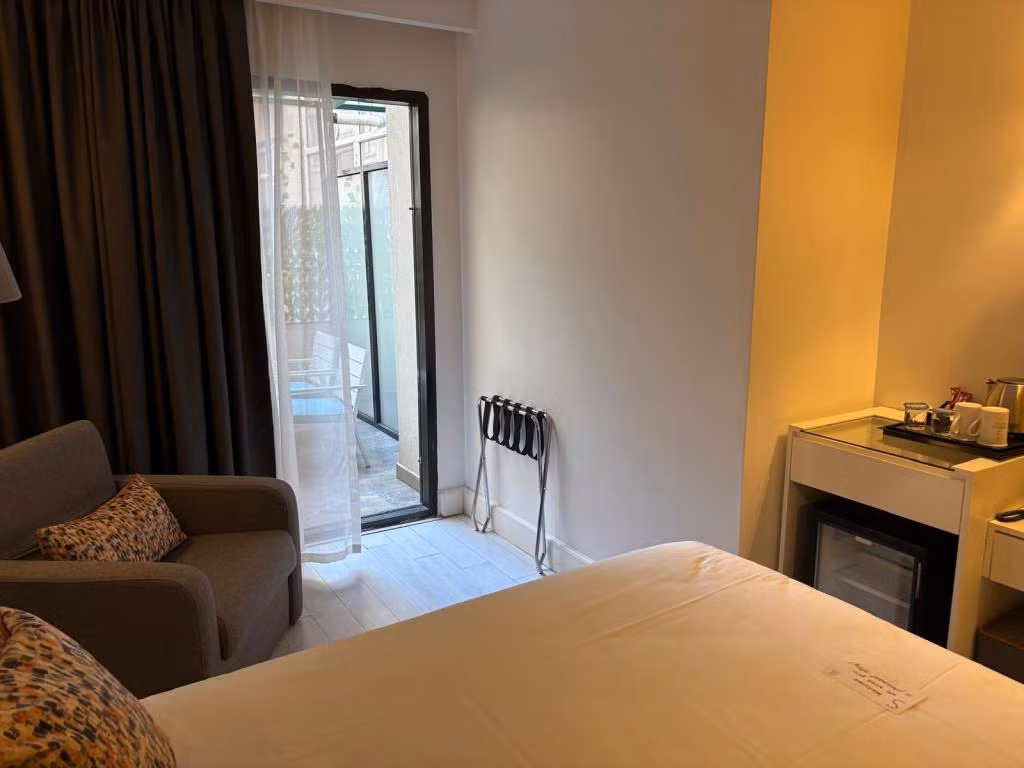 Sparkle Hotel — 9