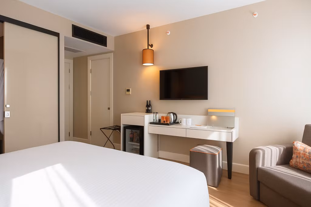Sparkle Hotel — 6