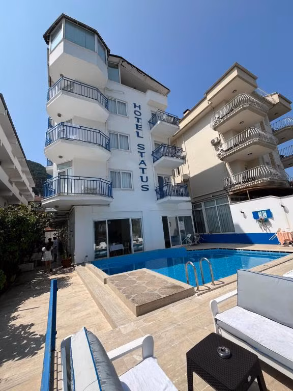 Status Hotel — 2
