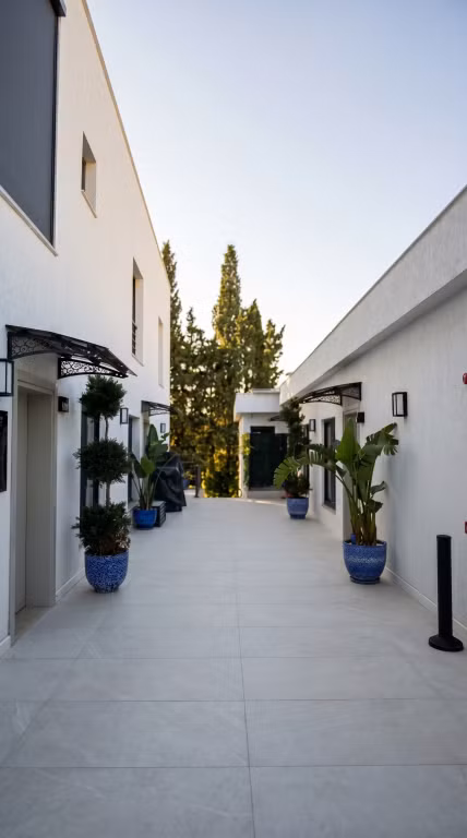 Taga Hotel — 8