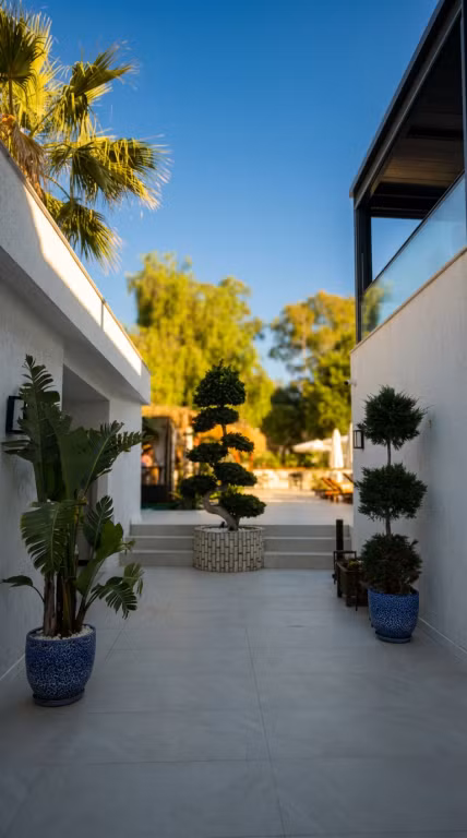 Taga Hotel — 10