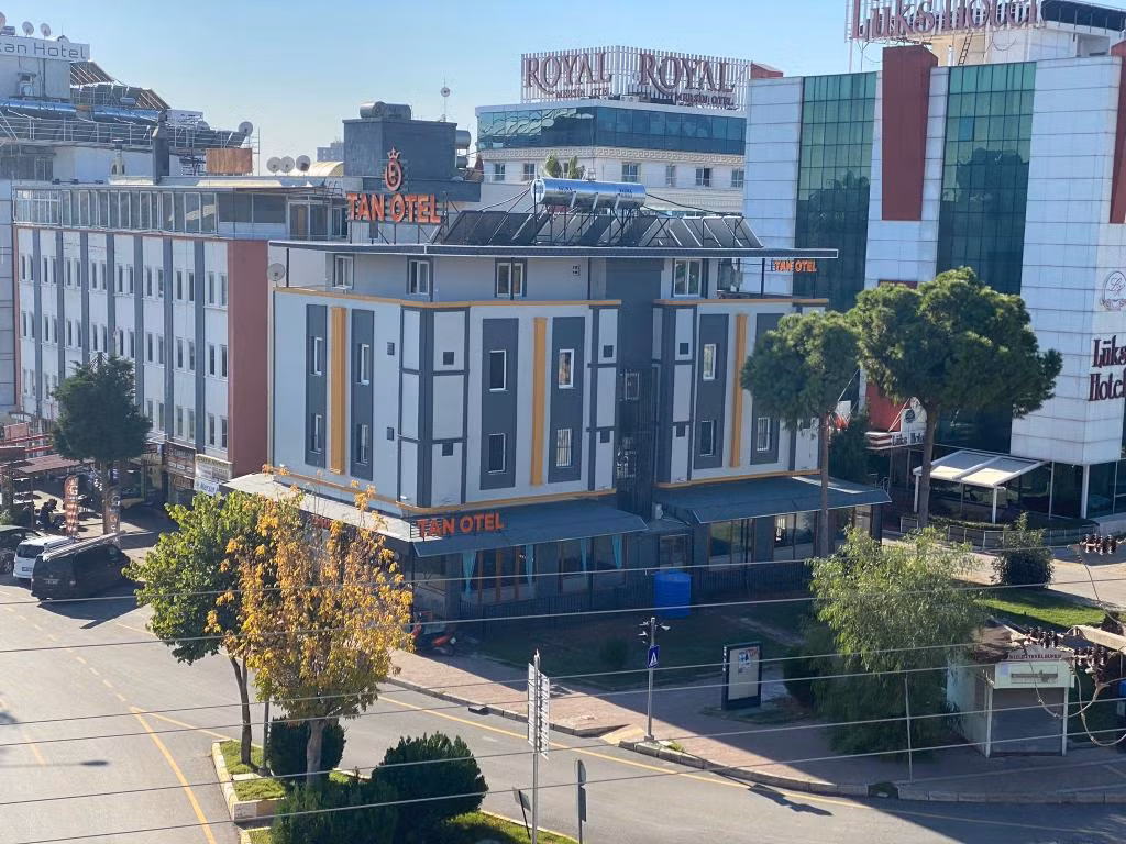 Tan Otel — 6