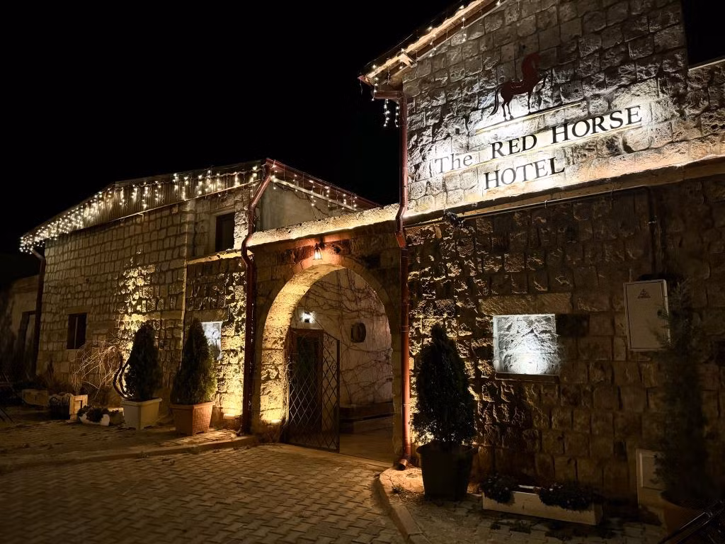 The Red Horse Hotel — 4