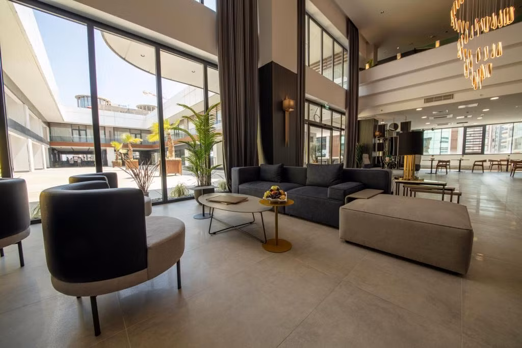 V Center Hotel — 3