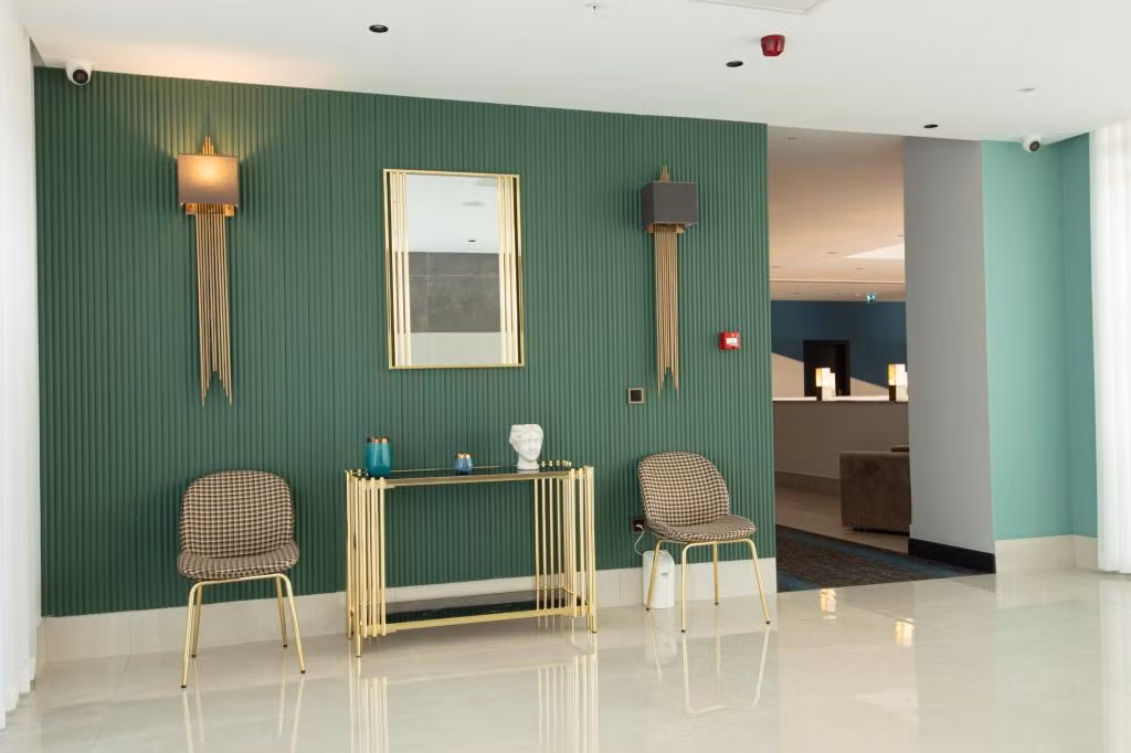 V Center Hotel — 8