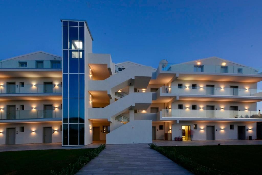 V Luxury Suites — 5