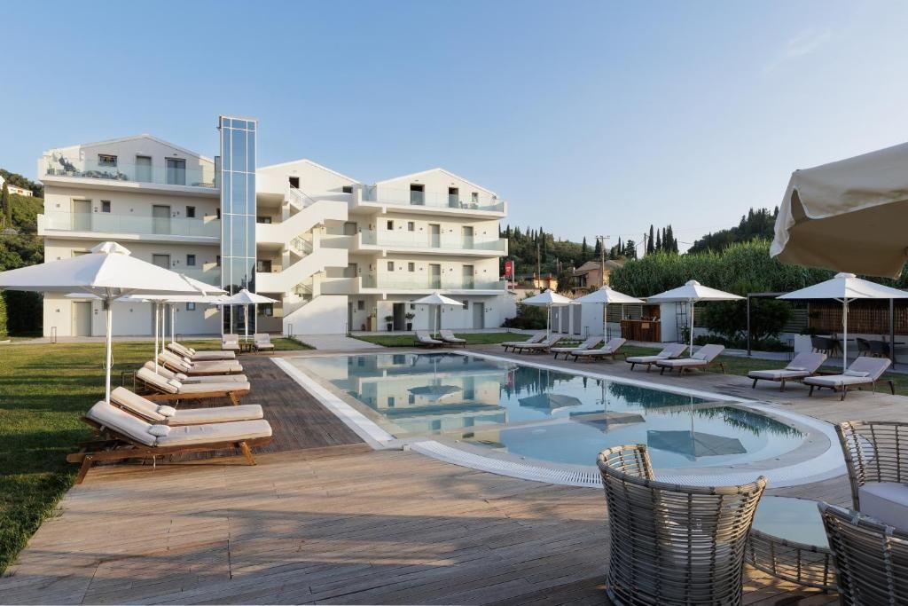 V Luxury Suites — 3