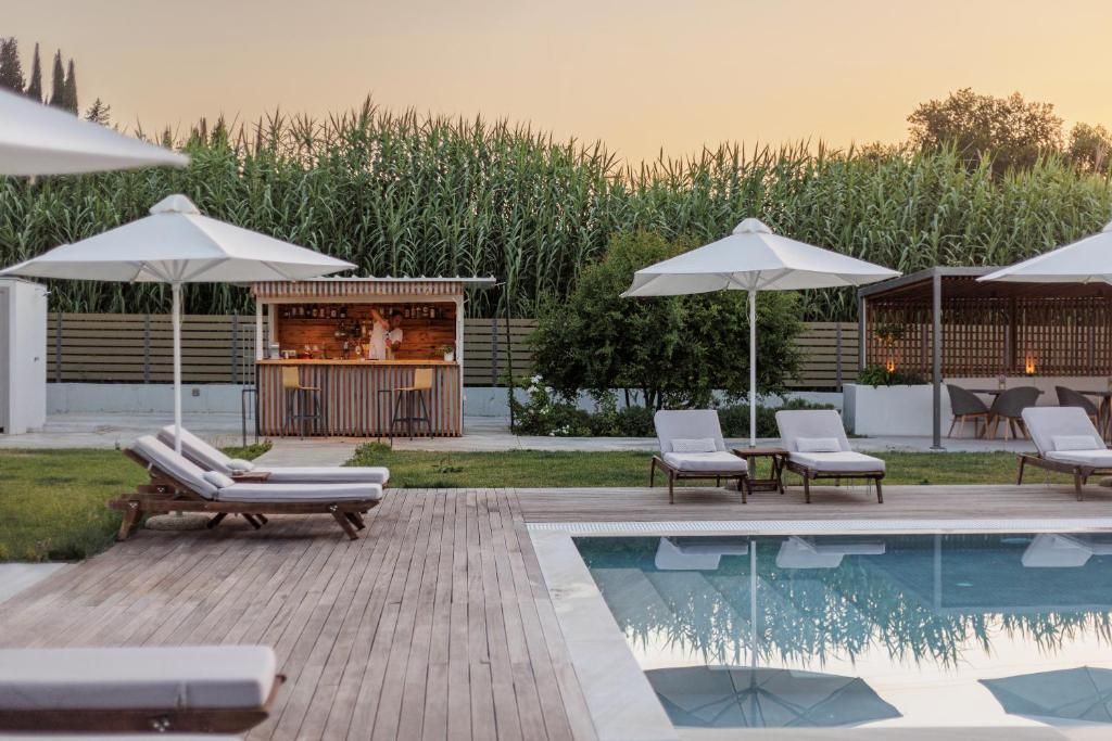 V Luxury Suites — 2