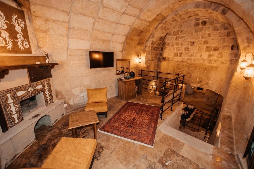 Vanessa Cave House — 3
